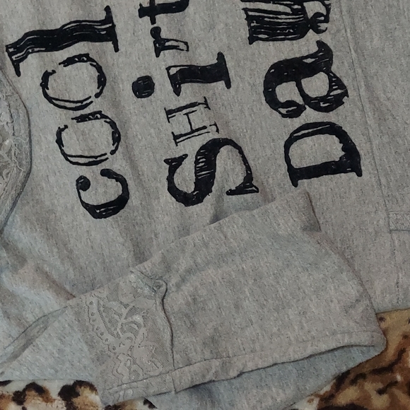 SALE‼️ BUNDLE Hat and Lace Trim Sweatshirt - Picture 6 of 6